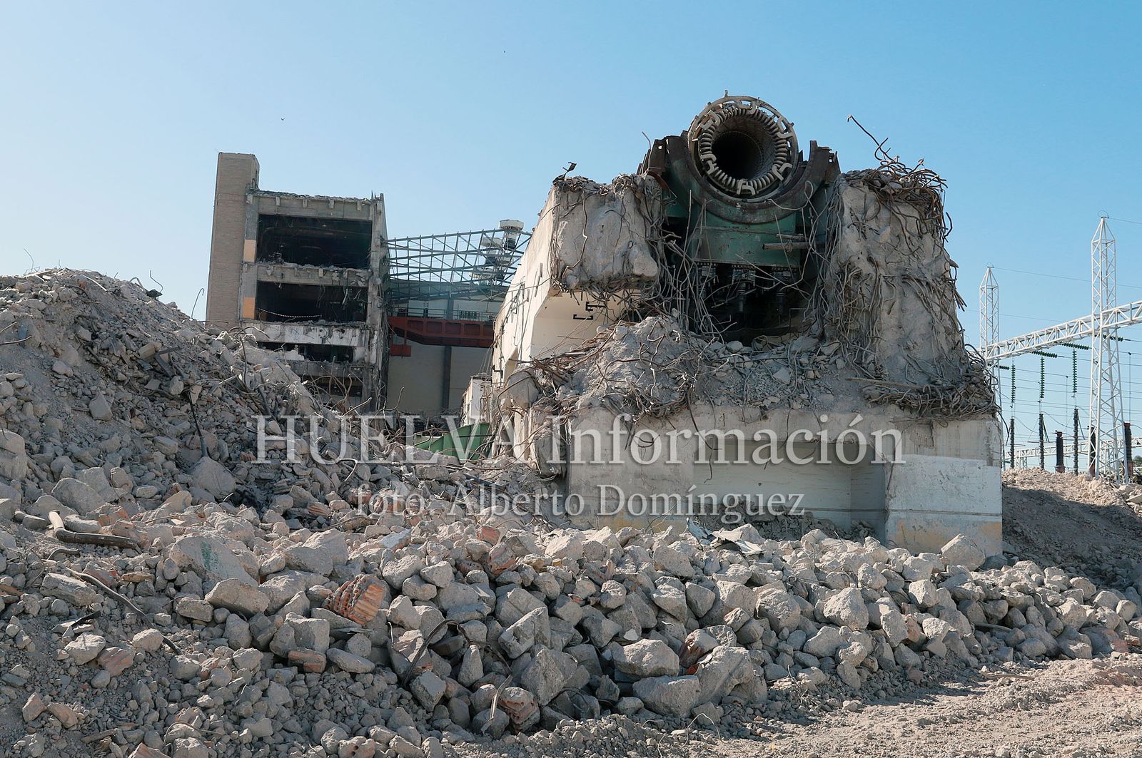 Imágenes del simulacro de los Bomberos de Huelva con la Unidad Canina