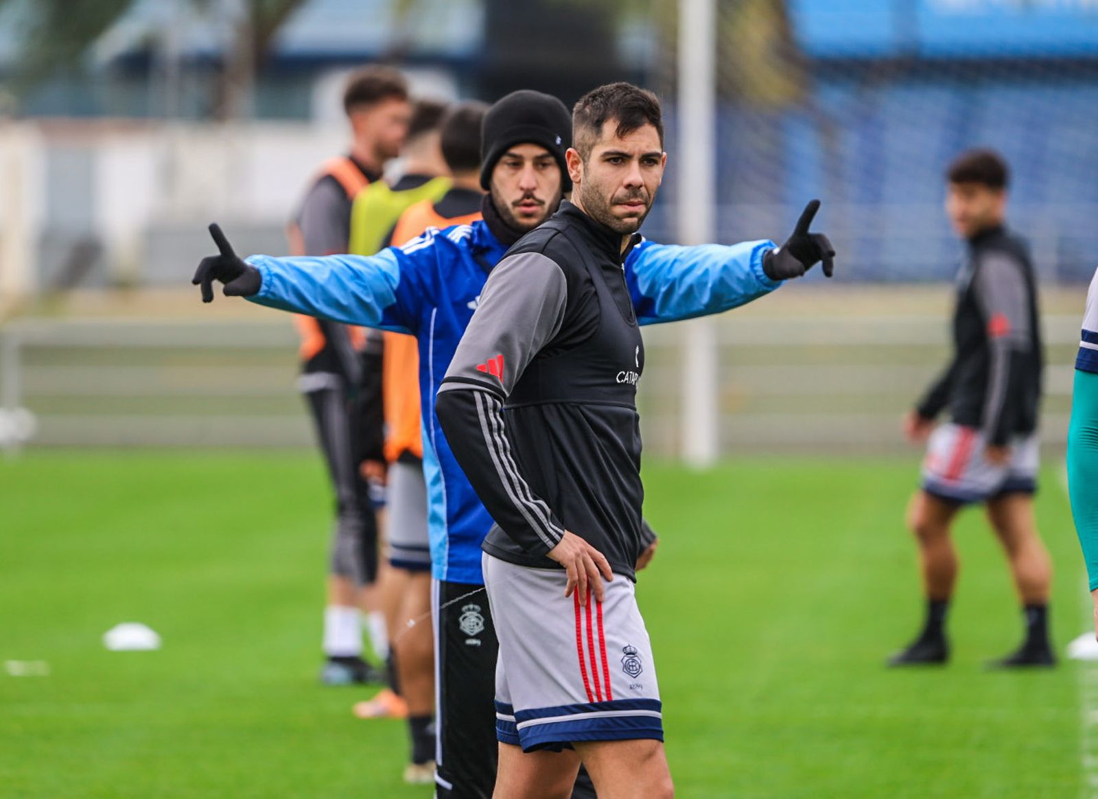 Entrenamiento del Recre con la incorporación de nuevos jugadores, en fotografías