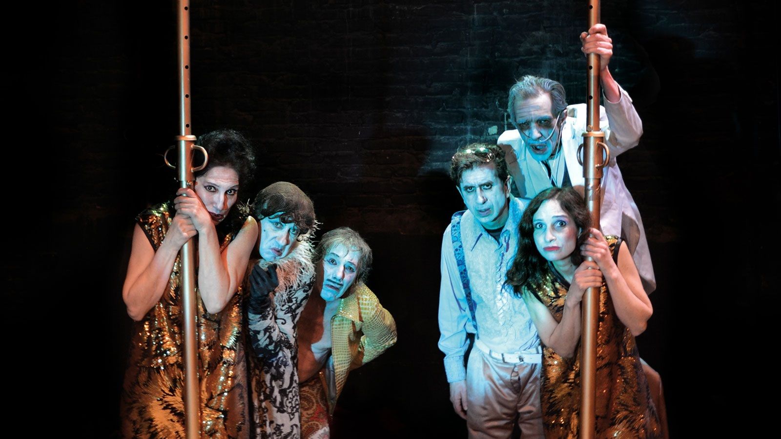 Los actores en una imagen promocional de ‘El desguace de las musas’.