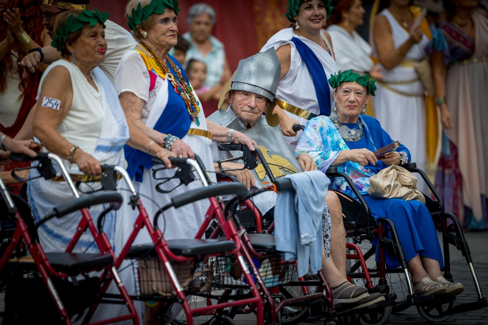 Las imágenes de Gades Romana 2025: la comitiva y el espectáculo inaugural en Cádiz