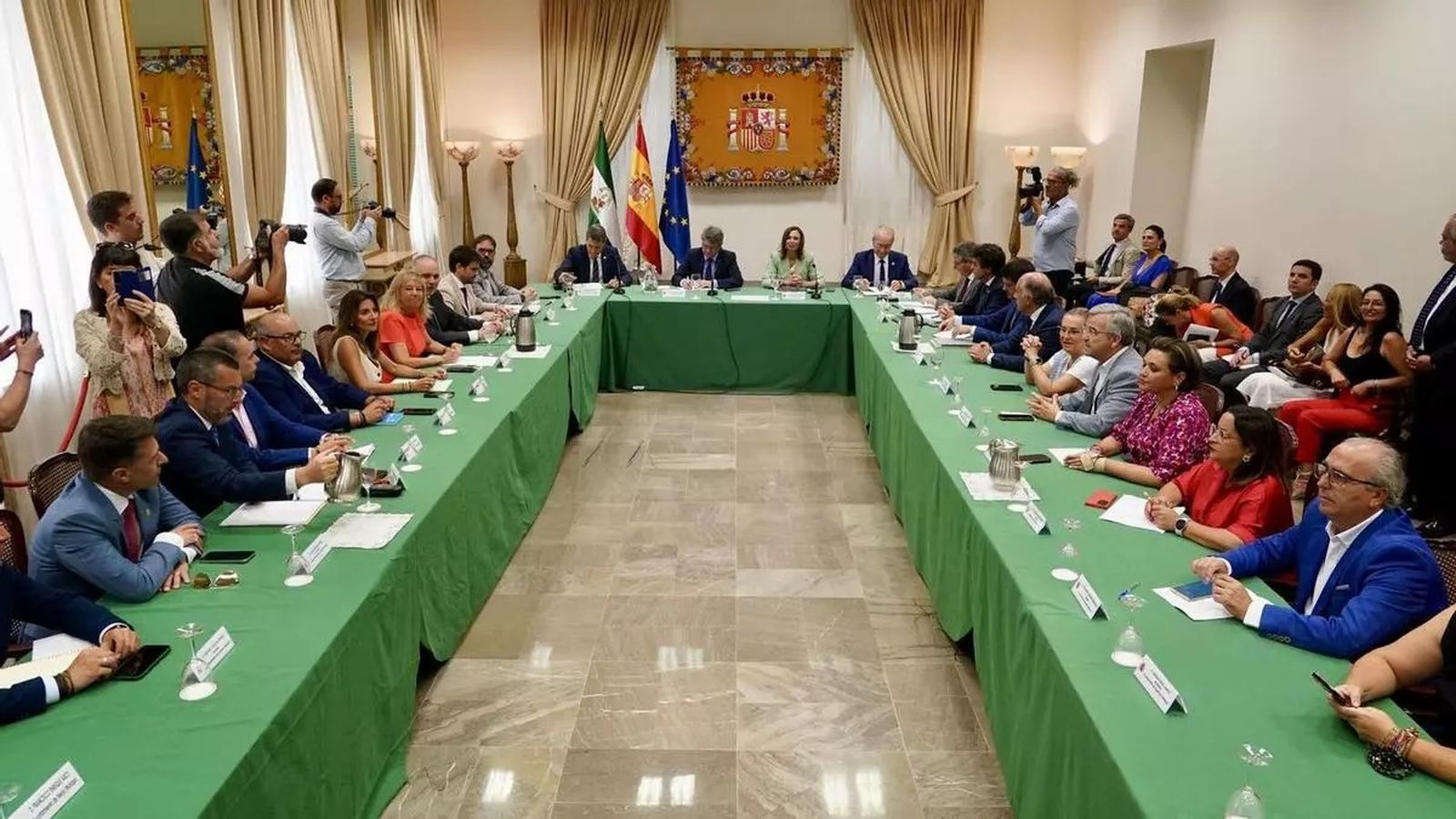 Mesa de trabajo sobre la movilidad entre el Campo de Gibraltar y la Costa del Sol convocada por el Ministerio de Transportes.