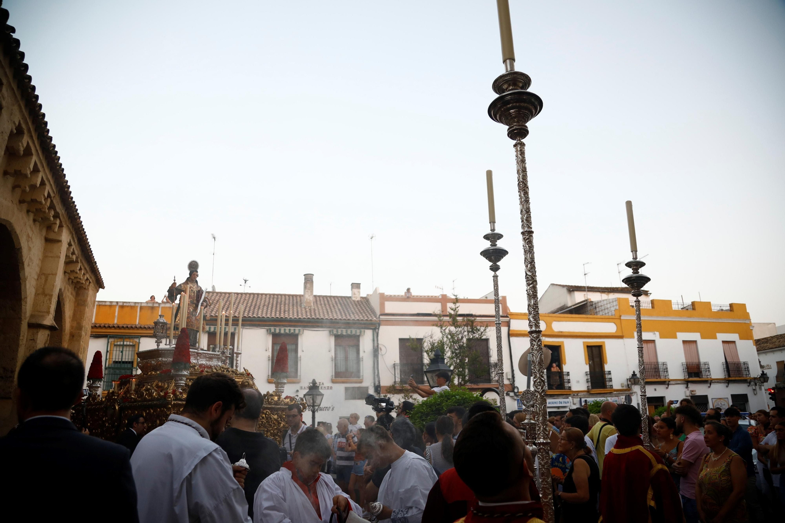 La procesión de San Lorenzo Mártir en Córdoba, en imágenes