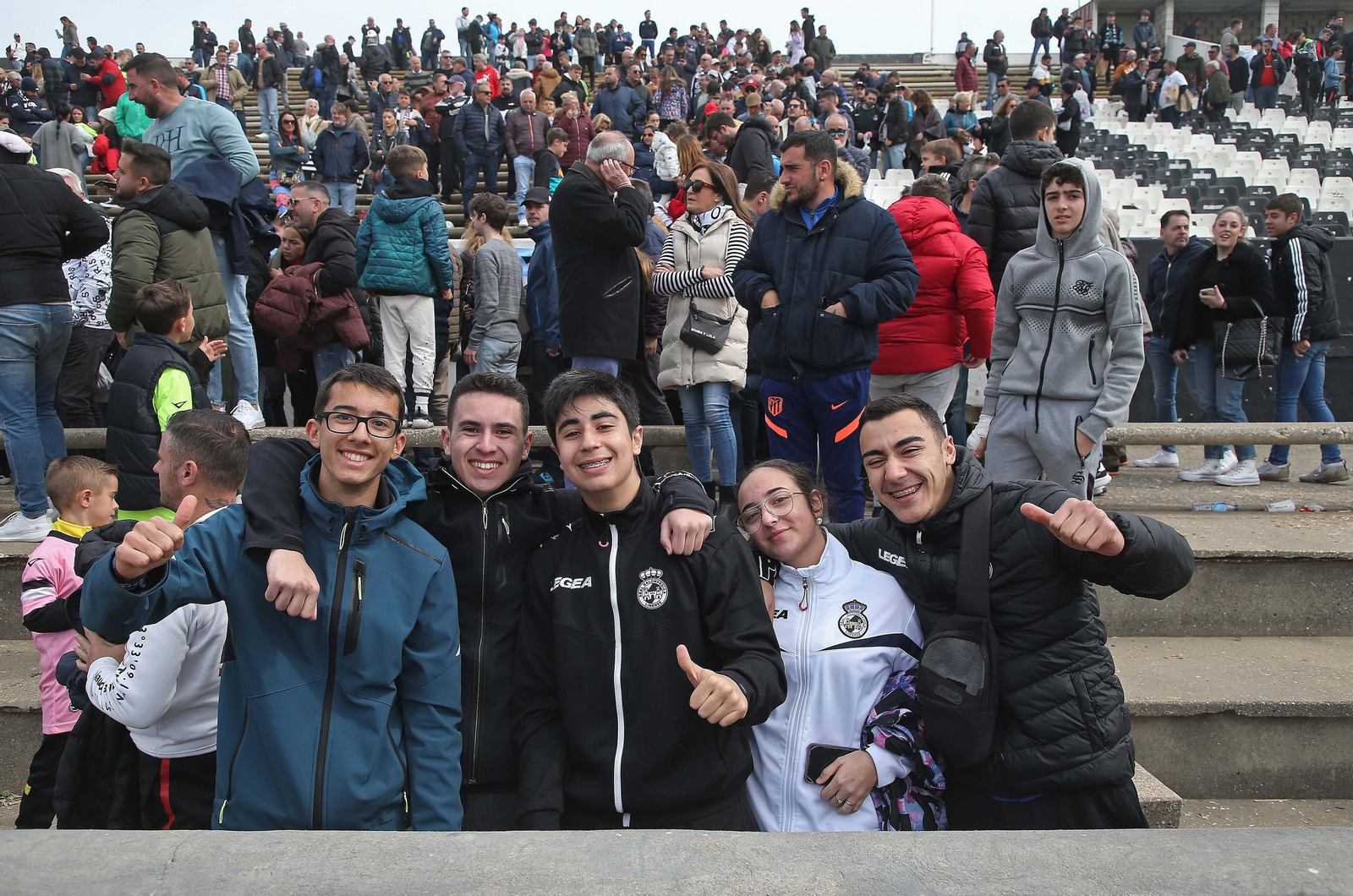 Fotos de la afición durante el Balona - Deportivo de La Coruña en el estadio municipal de La Línea