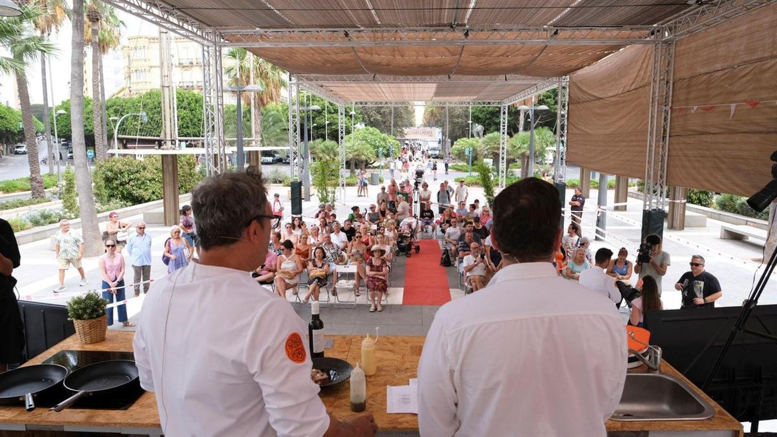El público abarrota el Espacio Gastronómico cada día en la Plaza de las Velas.