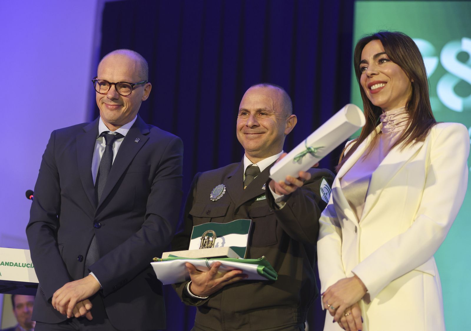 Las fotos de la entrega de las Banderas por el 28-F en Málaga