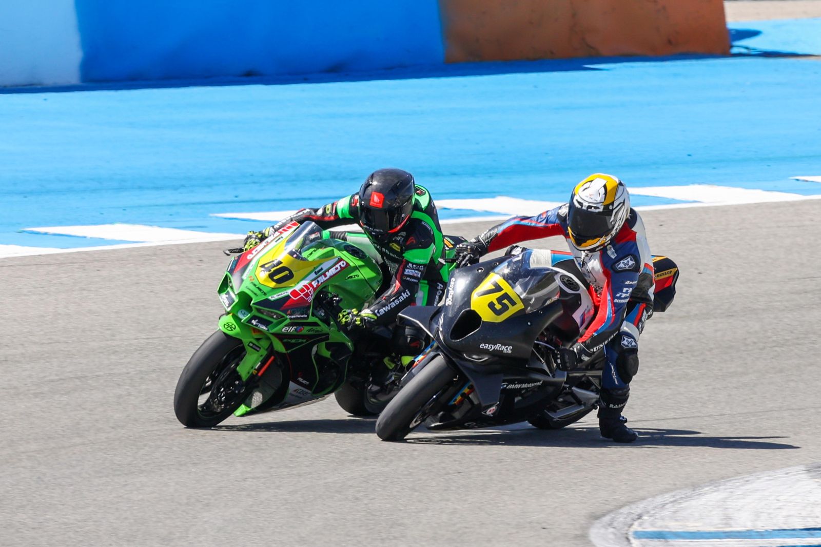 Román Ramos (40) se llevó la carrera de Superbike en Jerez ante Ivo Lopes.