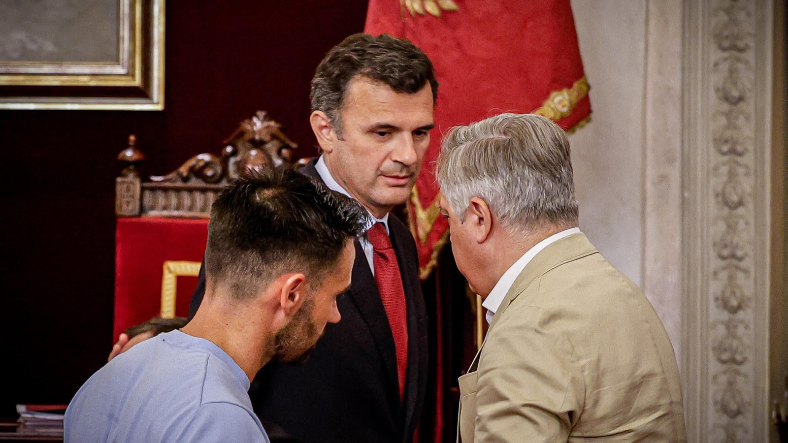 El alcalde Bruno García y los portavoces de los partidos de la oposición, David de la Cruz y Óscar Torres, en el pleno del debate del estado de la ciudad. El alcalde Bruno García y los portavoces de los partidos de la oposición, David de la Cruz y Óscar Torres, en el pleno del debate del estado de la ciudad.