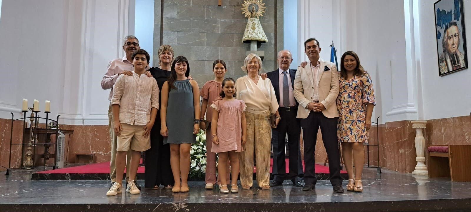 El  matrimonio Fernández de la Puente  Castellano con sus hijos Cristina y Alberto, José Antonio Rivera, Minerva Aguilar y sus nietos María y Pablo Rivera y Elena y Paula  Fernández de la Puente.