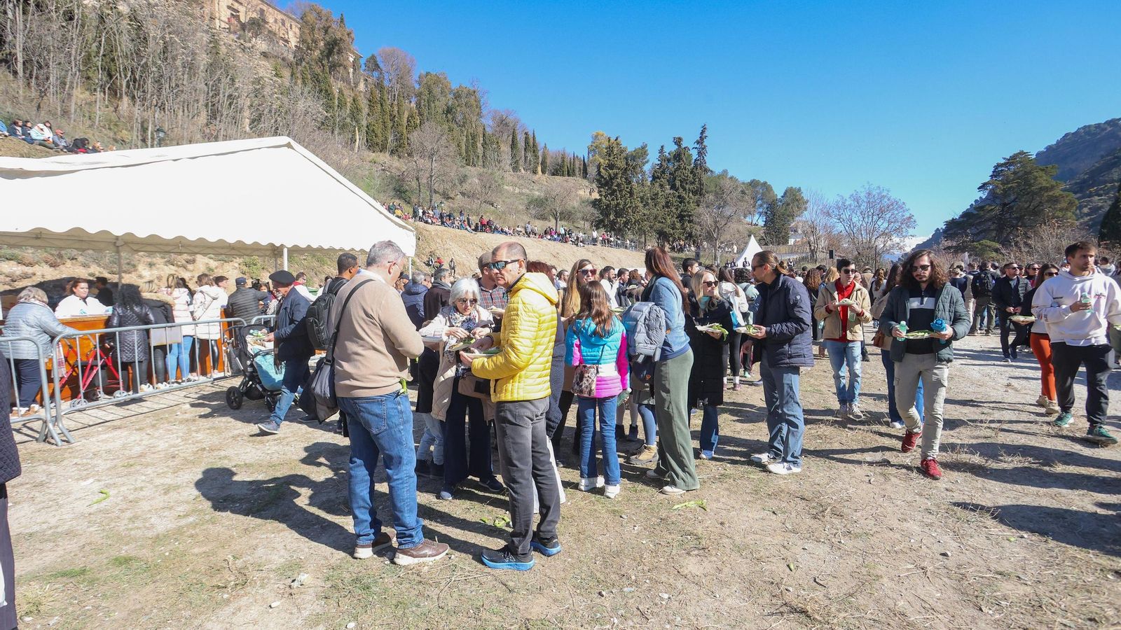 La gente se hizo con sus salaíllas y habas