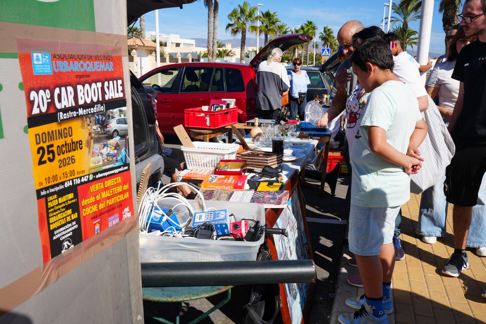 Roquetas acoge la XX edición del tradicional Car Boot Sale, en imágenes