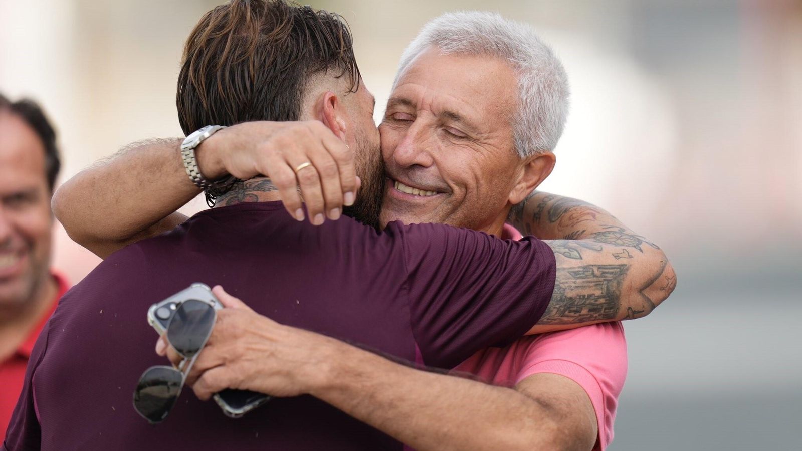 Sergio Ramos y Pablo Blanco se abrazan en la ciudad deportiva.