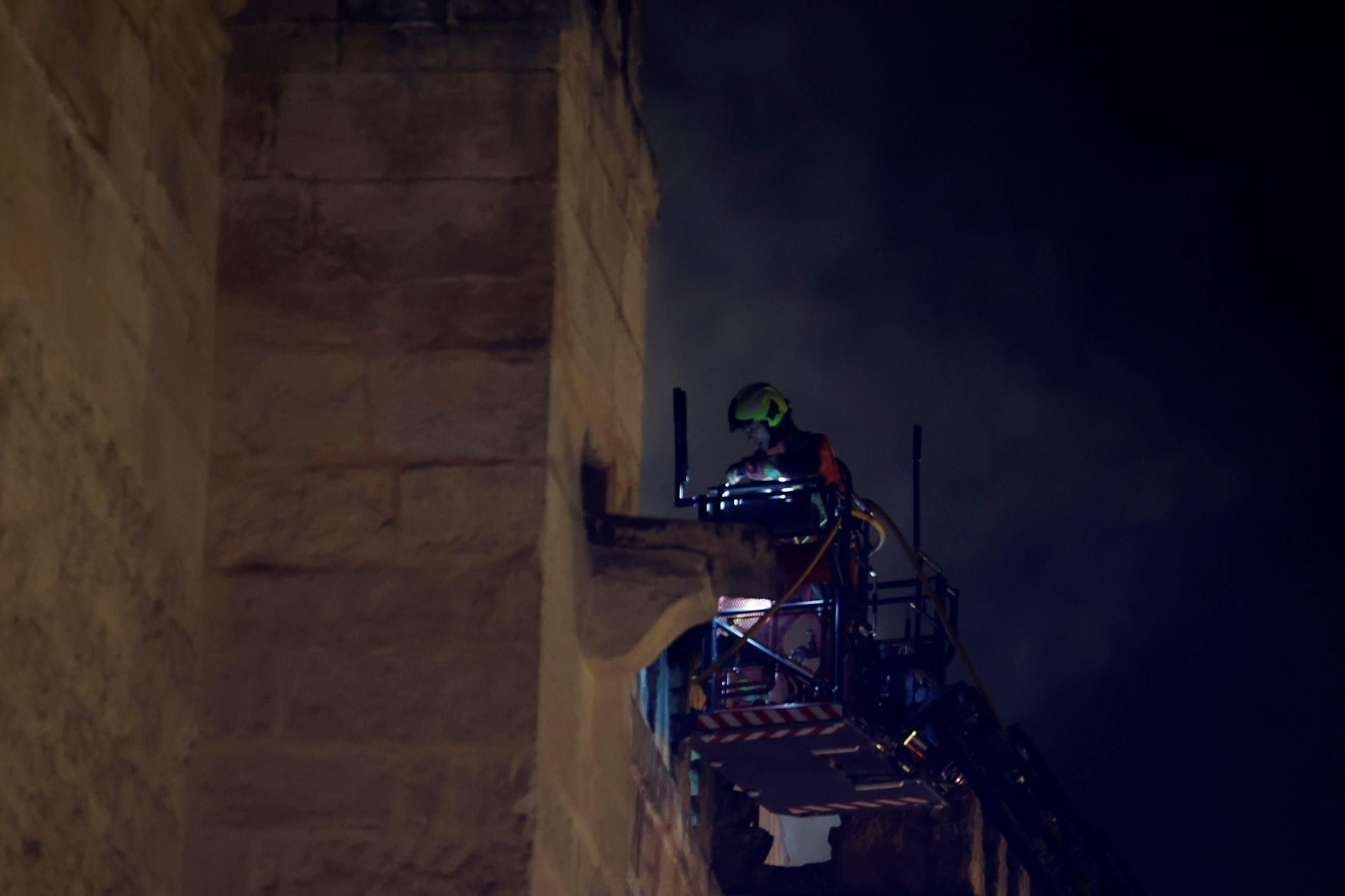 Las fotos del incendio en la Mezquita-Catedral de Córdoba