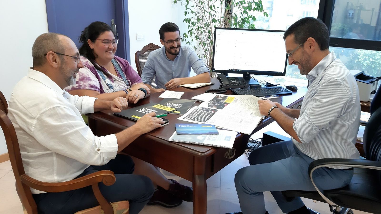 Juan Franco, junto a representantes de Amnistía Internacional