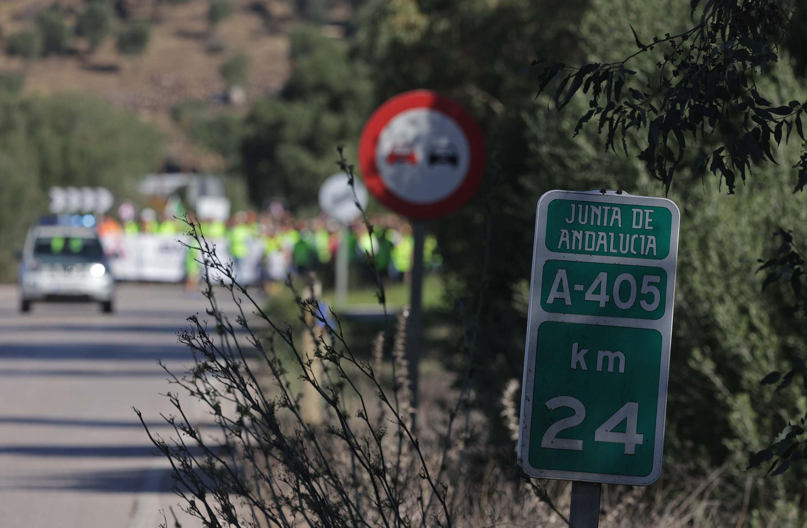 Fotos de la manifestación por el arreglo integral de la carretera A-405 de Jimena