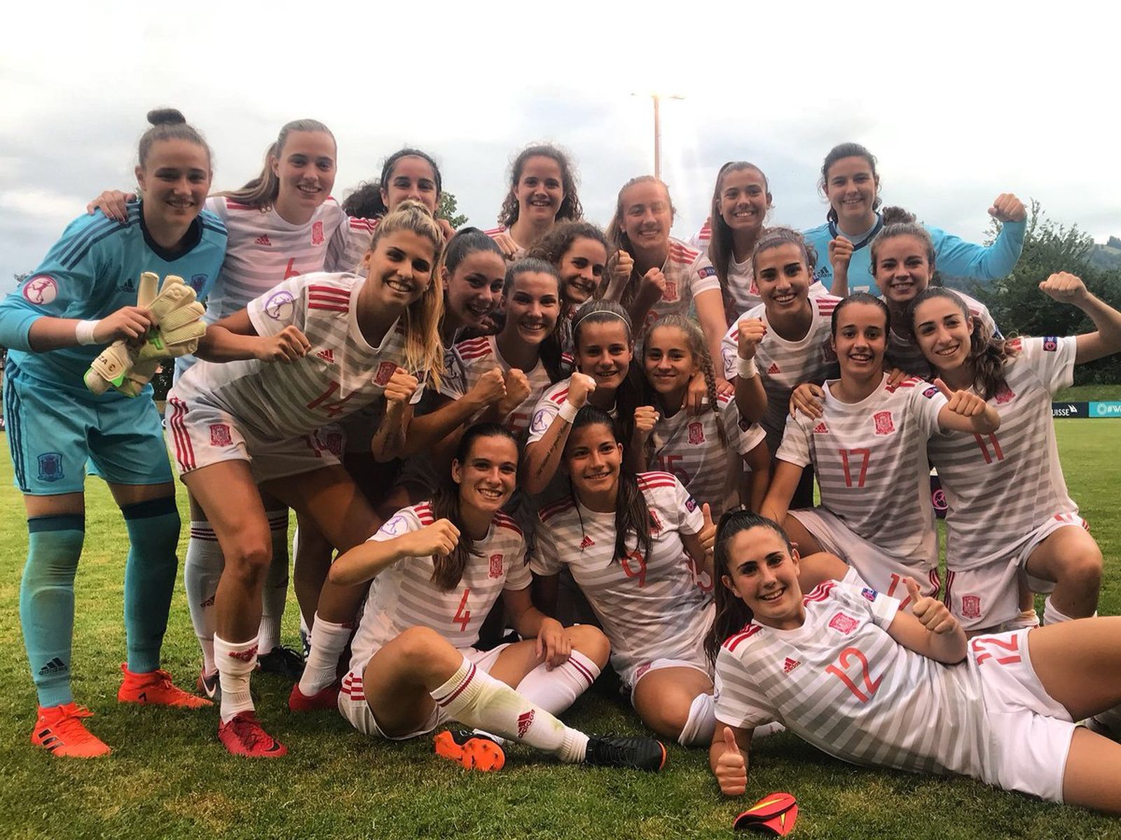 Rosa Márquez y Olga Carmona, con los dorsales 17 y 11.