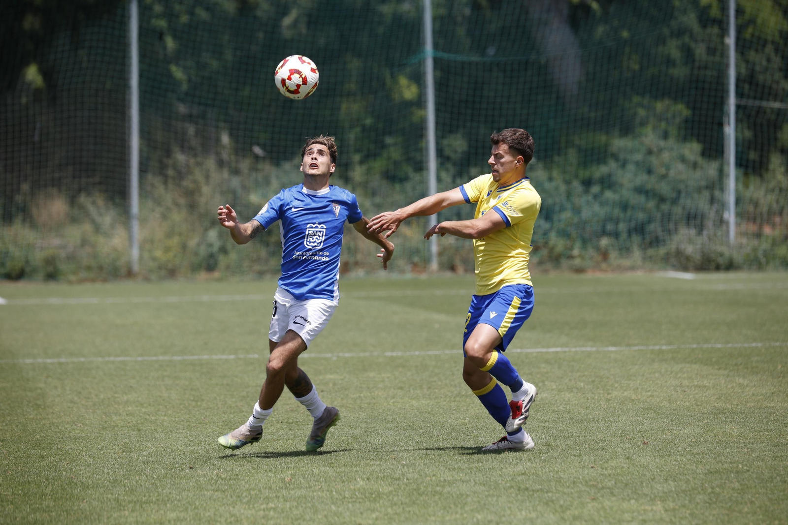 Las imágenes del partido entre el Cádiz Mirandilla y el San Fernando