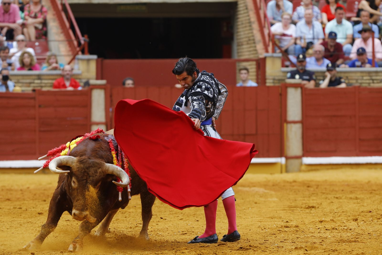La corrida mixta de Diego Ventura, Morante de la Puebla y Pablo Aguado en Córdoba, en imágenes