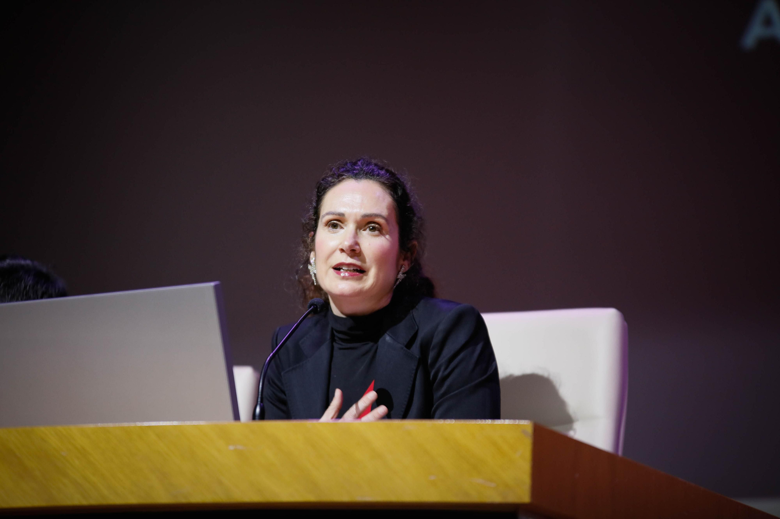 Imágenes del acto de reconocimiento a antiguos alumnos y amigos de honor en la UAL