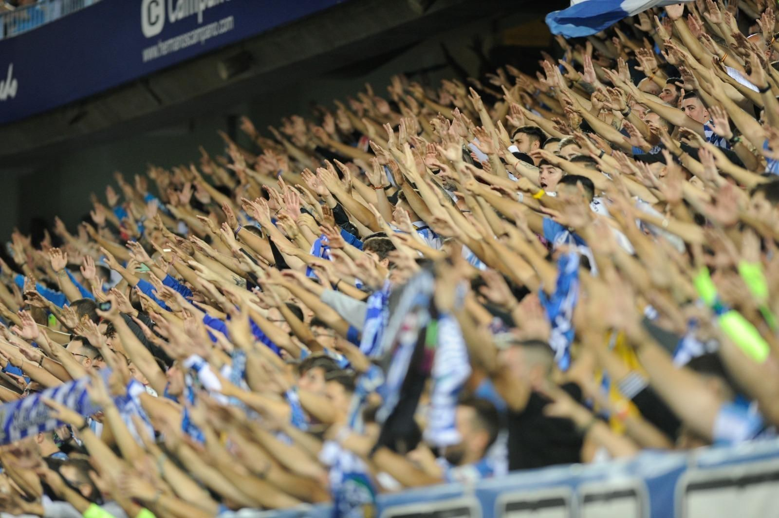 La afición del Málaga anima durante el partido ante el Andorra. La afición del Málaga anima durante el partido ante el Andorra.