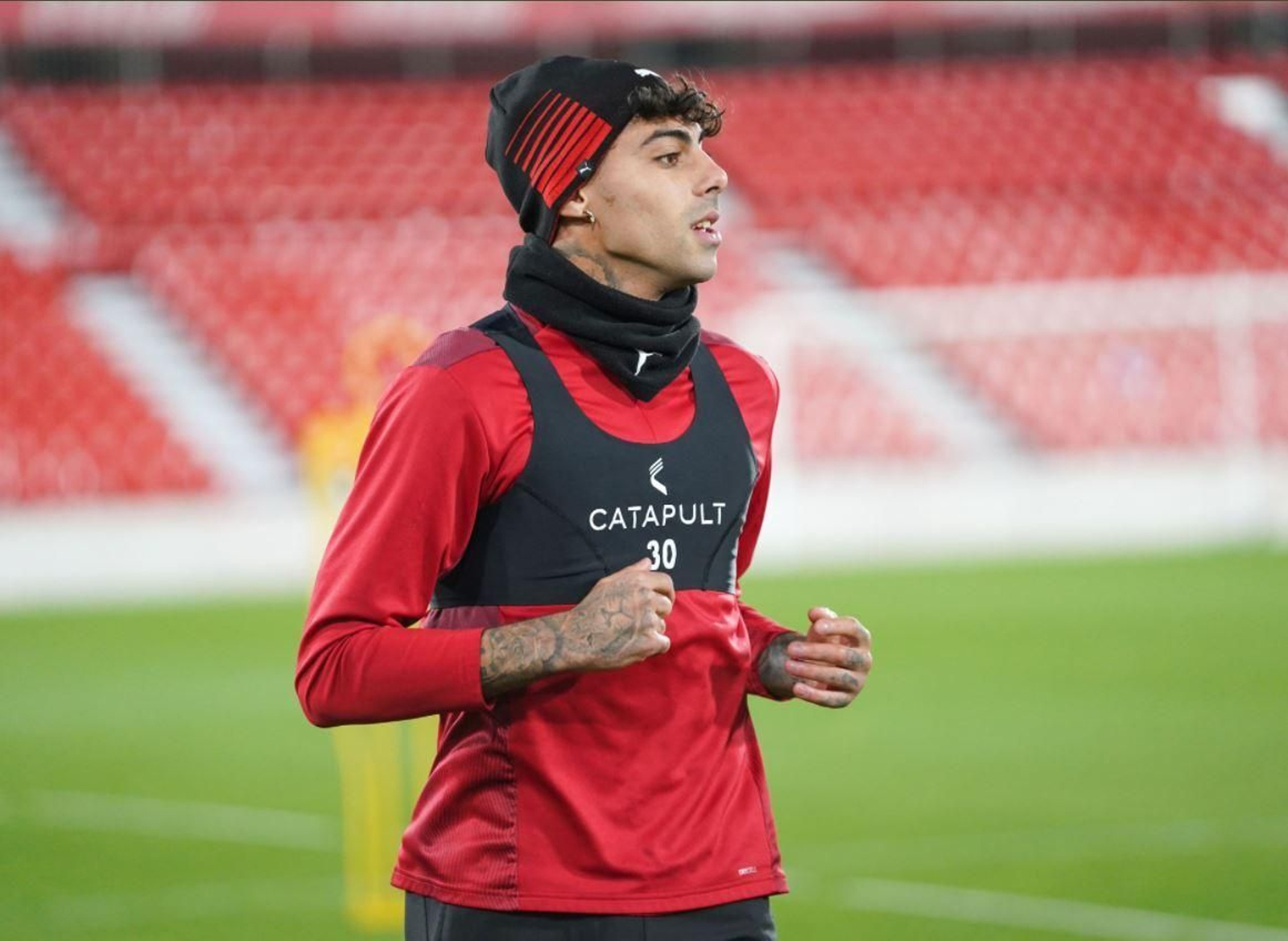 Samú Costa, que vuelve al once, en el entrenamiento de este viernes.