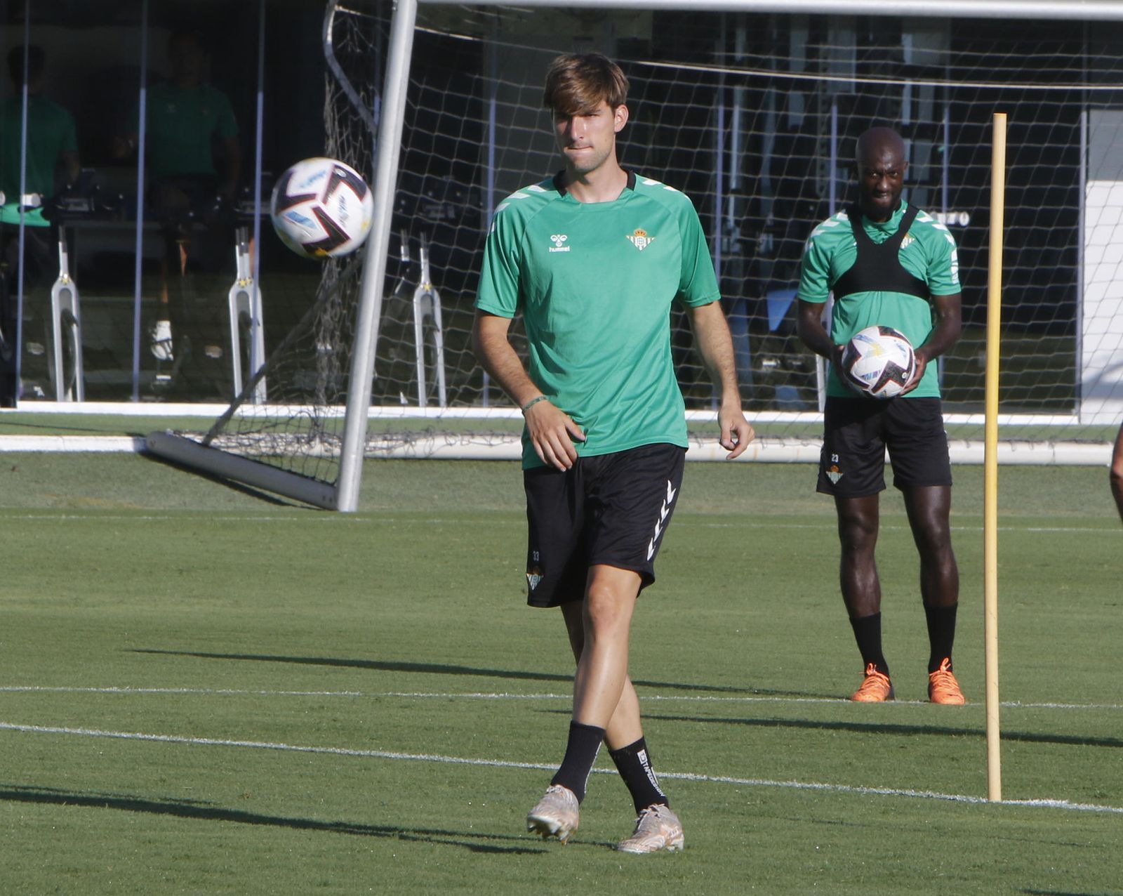 Miranda, durante un entrenamiento del Betis.