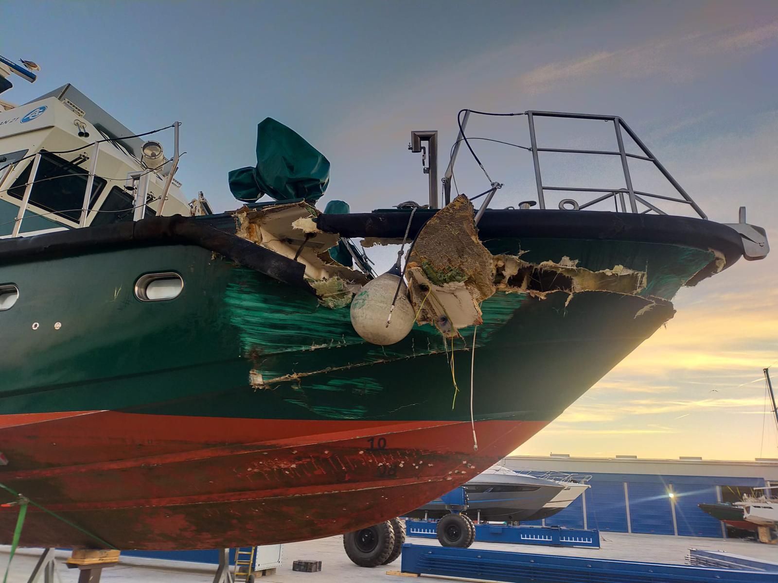 Desperfectos de la patrullera de la Guardia Civil Río Belelle