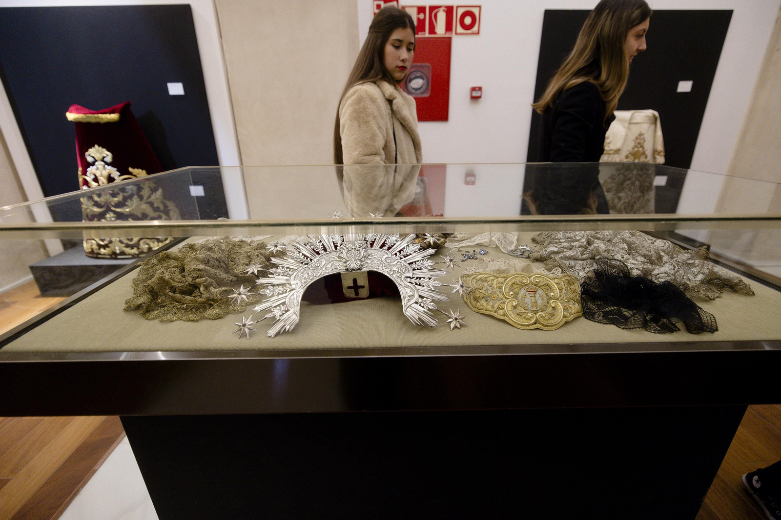 Imágenes de la exposición  'Sub lagrimas Mariae', con motivo de los 125 años de la Virgen de las Lágrimas en San Fernando