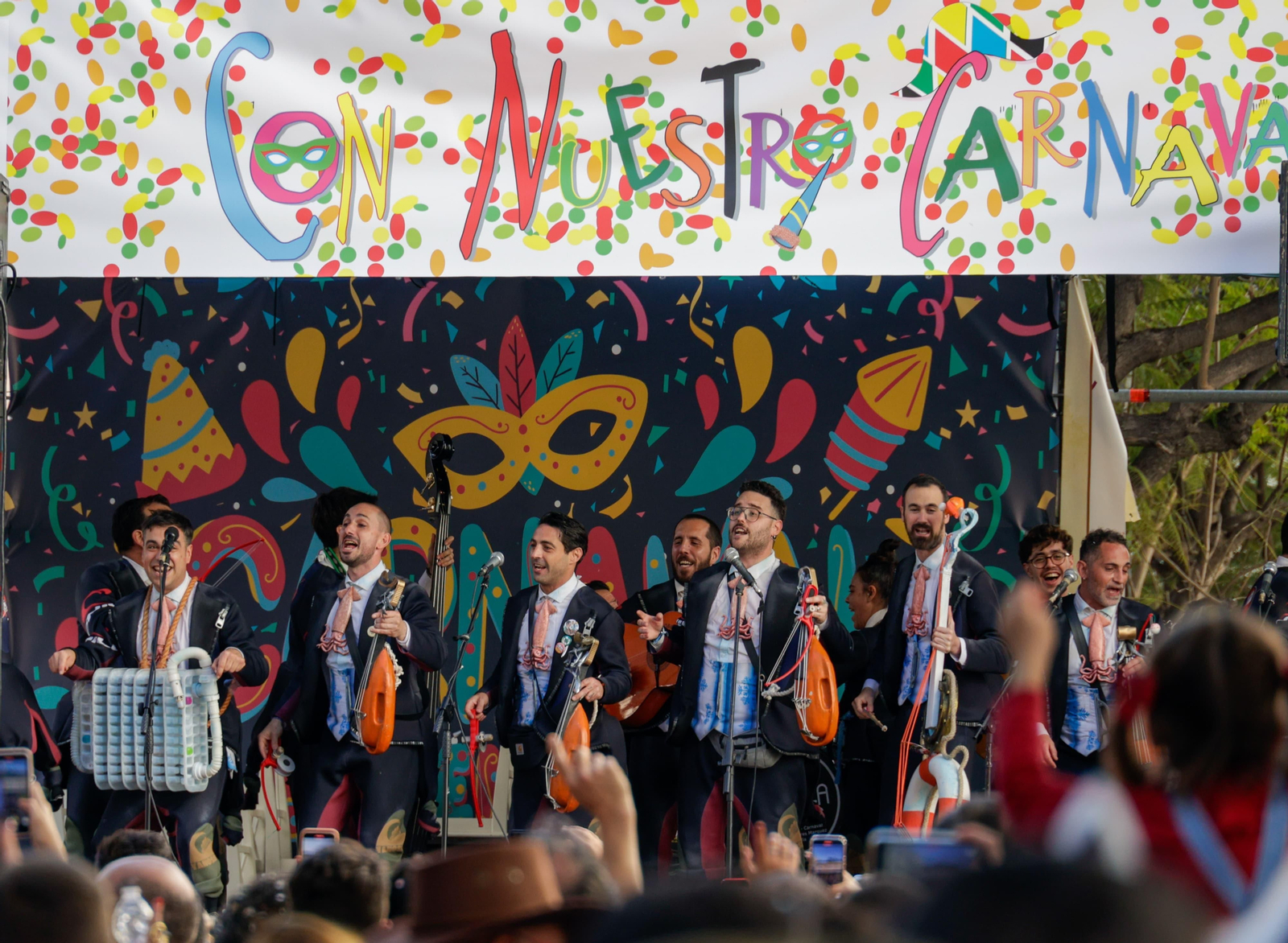 Las mejores imágenes del Domingo de Piñata del Carnaval de Cádiz 2024