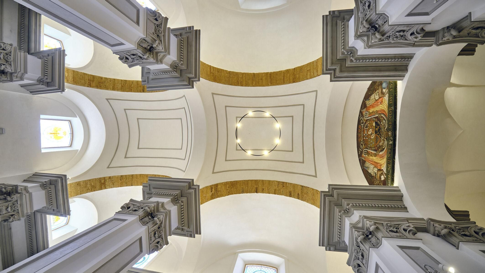 Recientes obras de rehabilitación de la parroquia castrense de Cádiz.