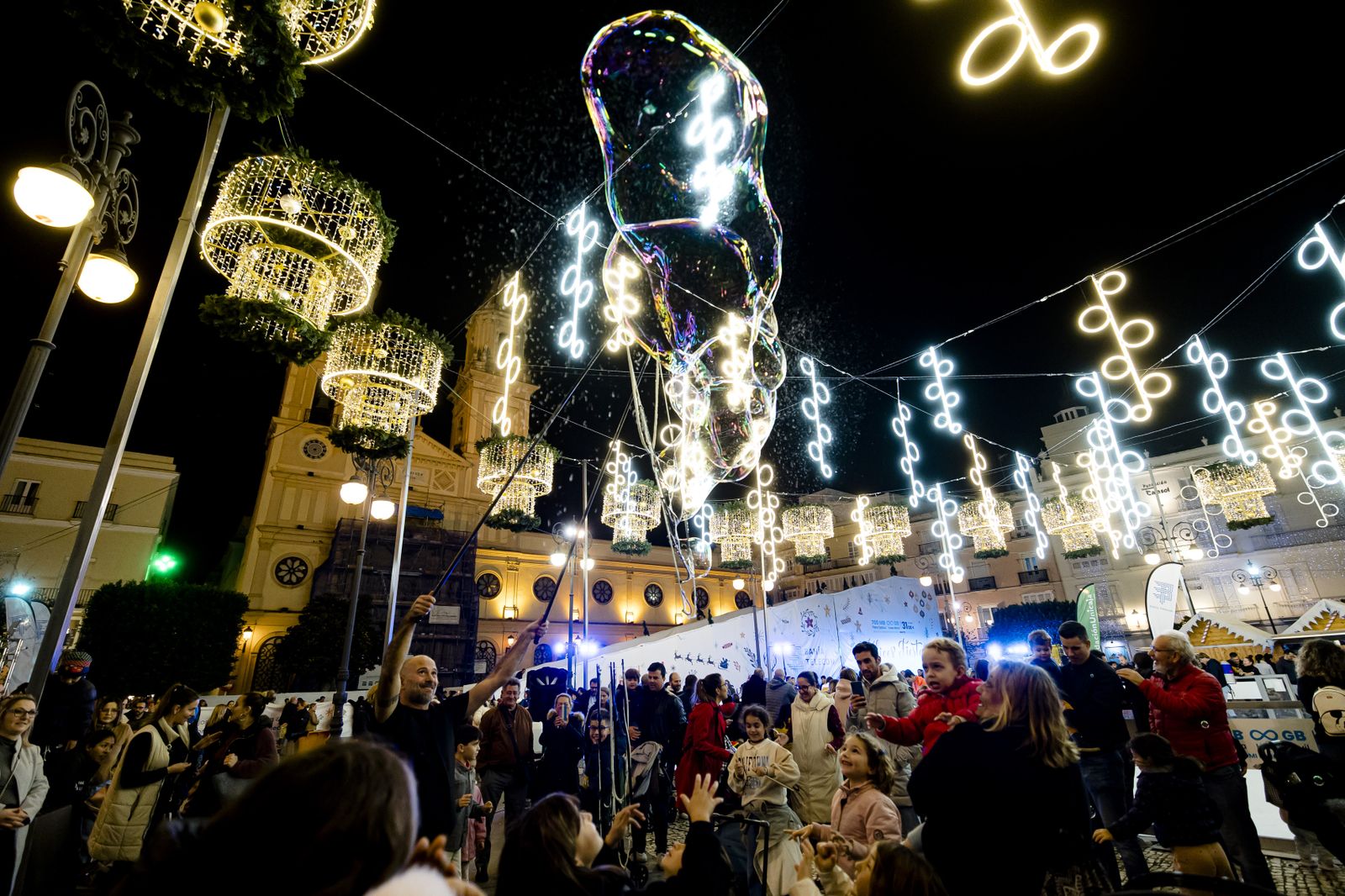 Navidad Cádiz 2022: Las imágenes de las gran nevada en la plaza San Antonio