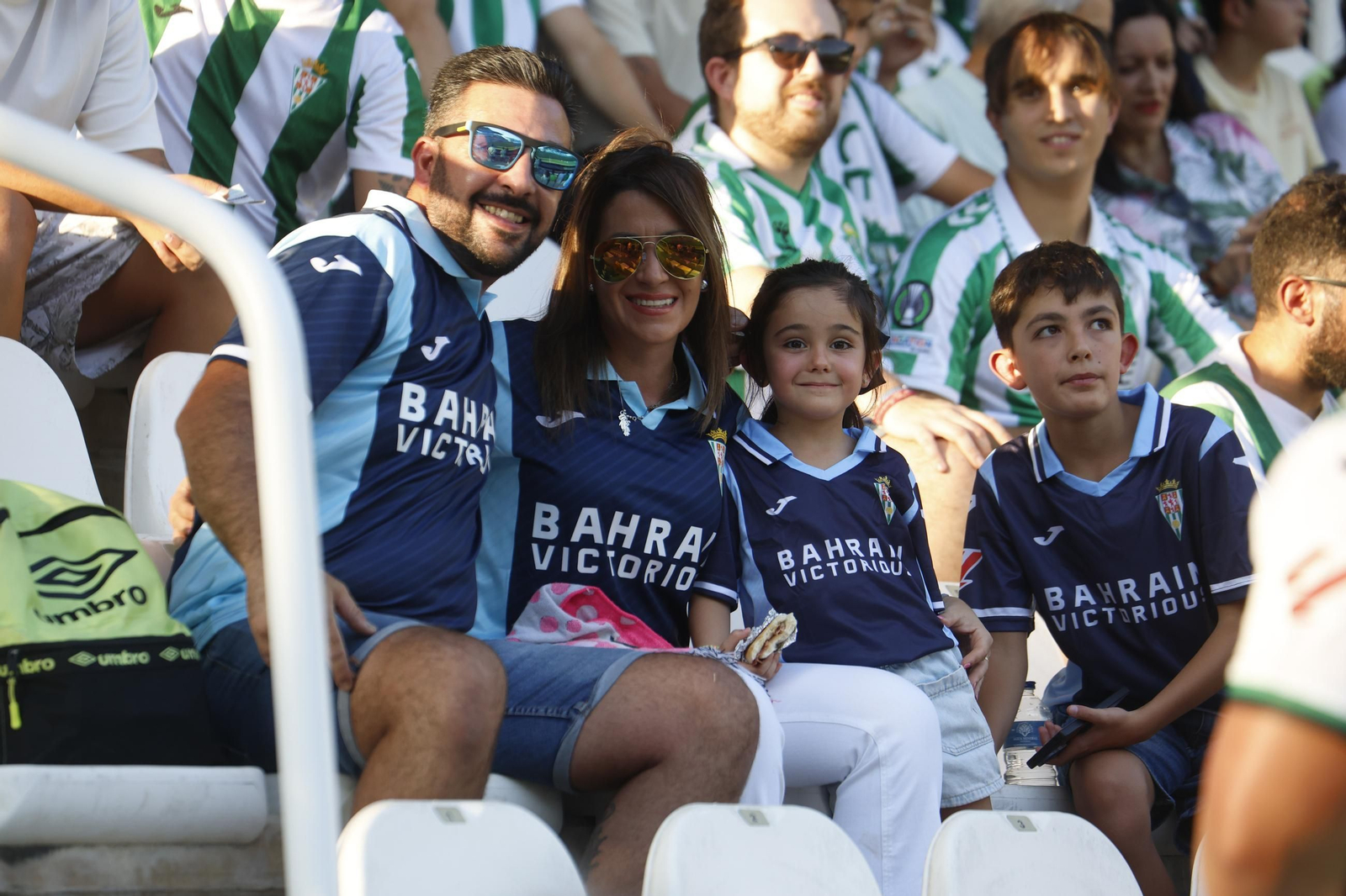 Las mejores fotos del ambiente en El Arcángel para el Córdoba CF - Real Betis