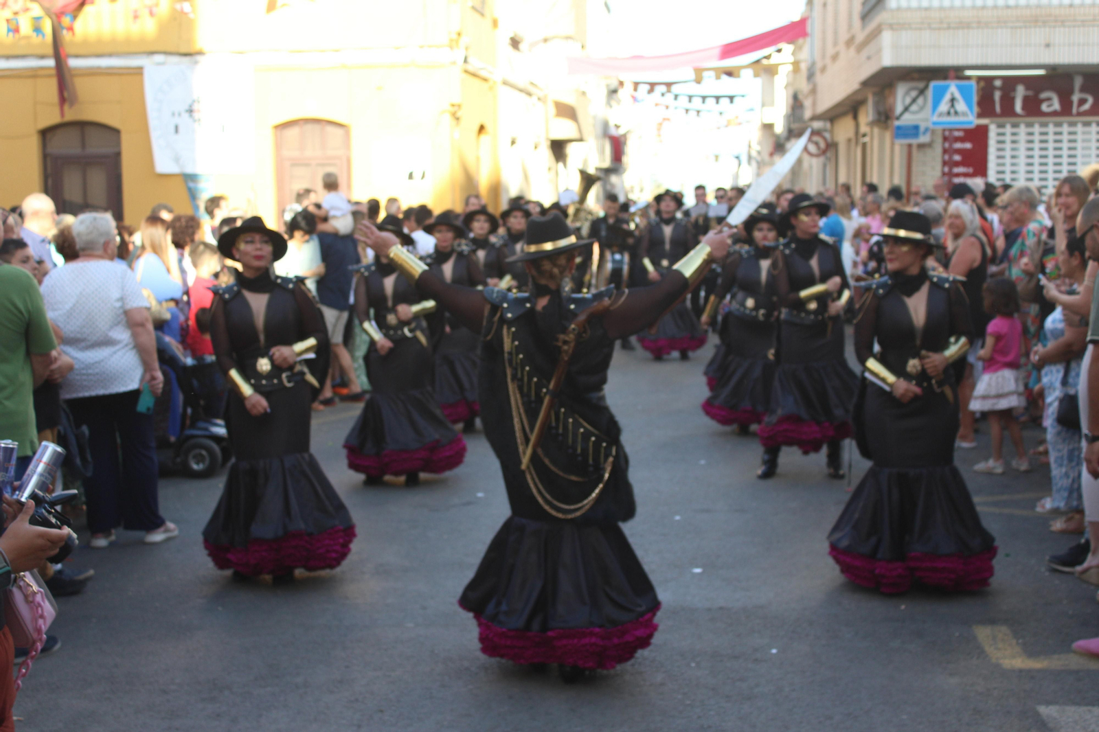El desfile de Moros y Cristianos de Vera, en imágenes