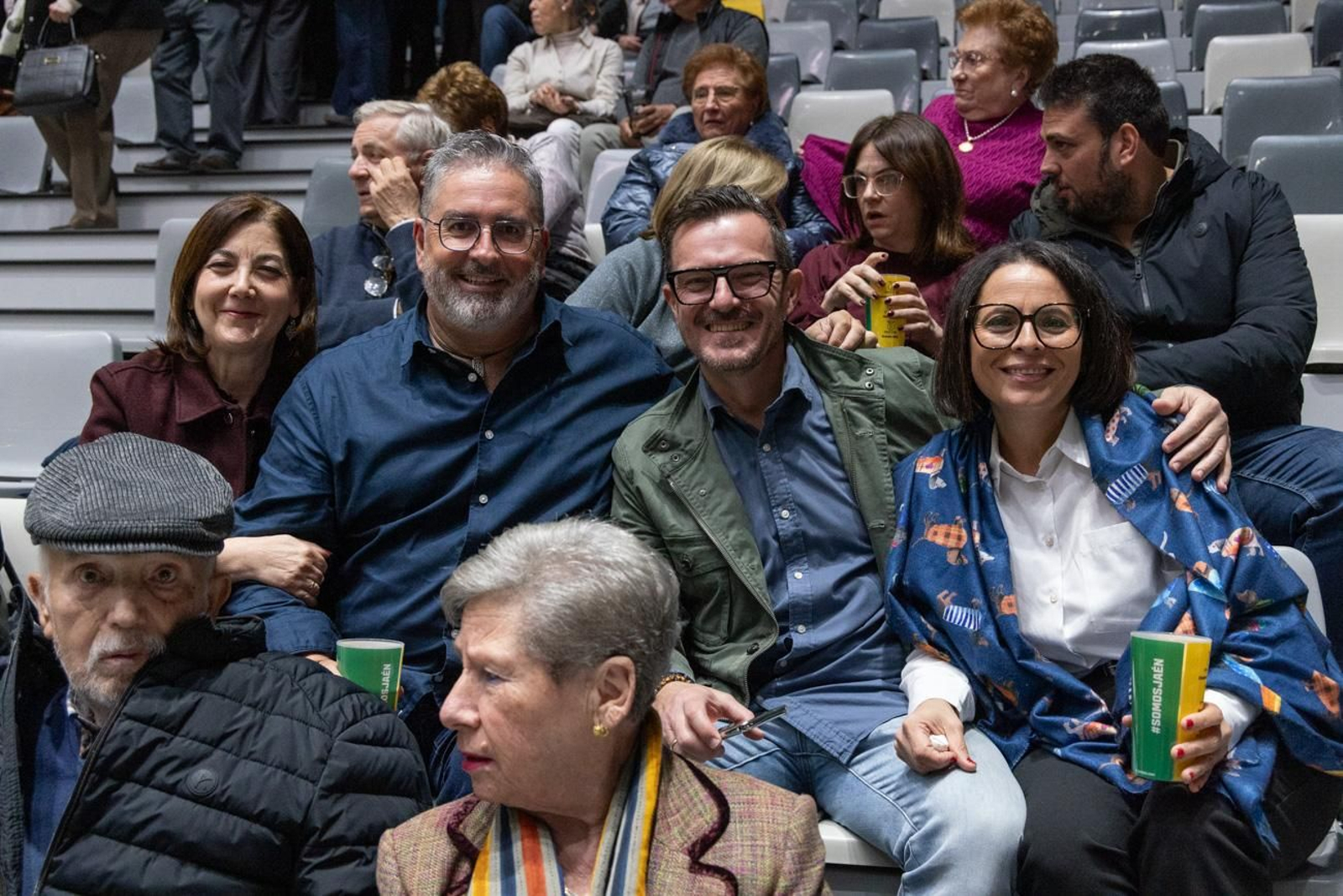 Así se disfruta en Jaén del concierto de Raphael, "Raphaelísimo"