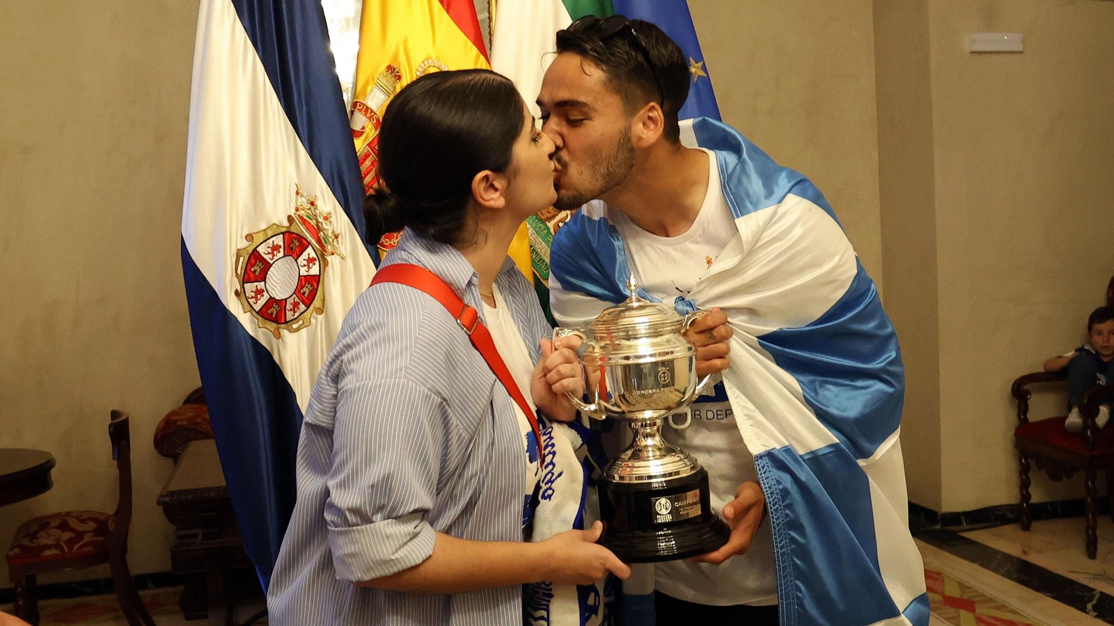 Baño de masas del Xerez CD en Jerez por su ascenso