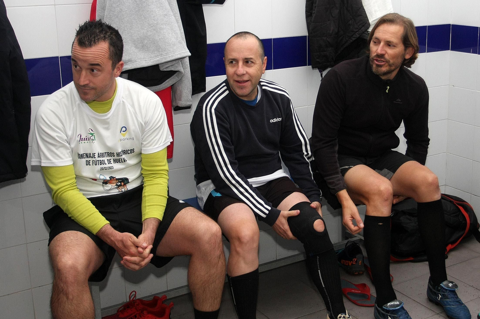 Imágenes del partido homenaje a los árbitros históricos de fútbol de Huelva