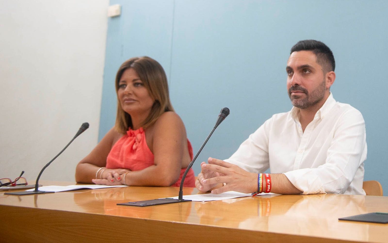 Elena Amaya, alcaldesa en funciones de Puerto Real, y Antonio González Mellado, futuro alcalde de Vejer.