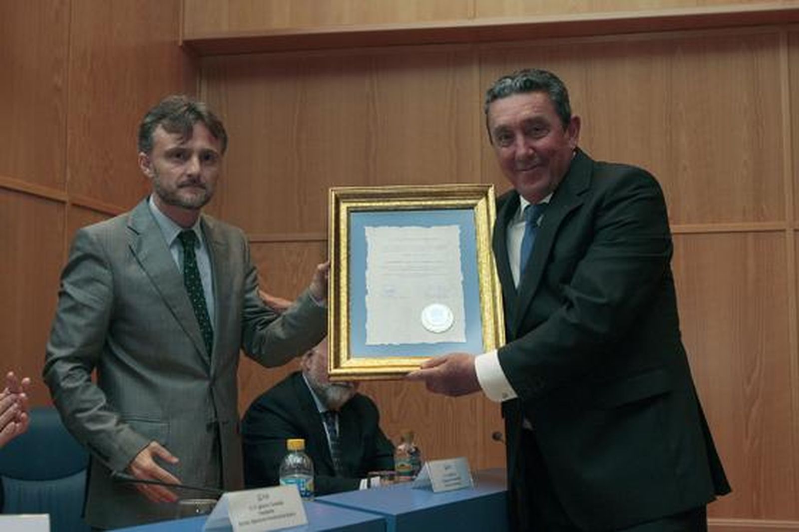 Fernando Cuadri Vives. Ganadería Hijos de Celestino Cuadri.
Este hierro afincado en Trigueros es un referente mundial del toro bravo. Muchas veces triunfador en festejos de lidia, su continuidad está garantizada para el futuro, haciendo buena la apuesta realizada en 1954. 

Foto: Paqui Segarra