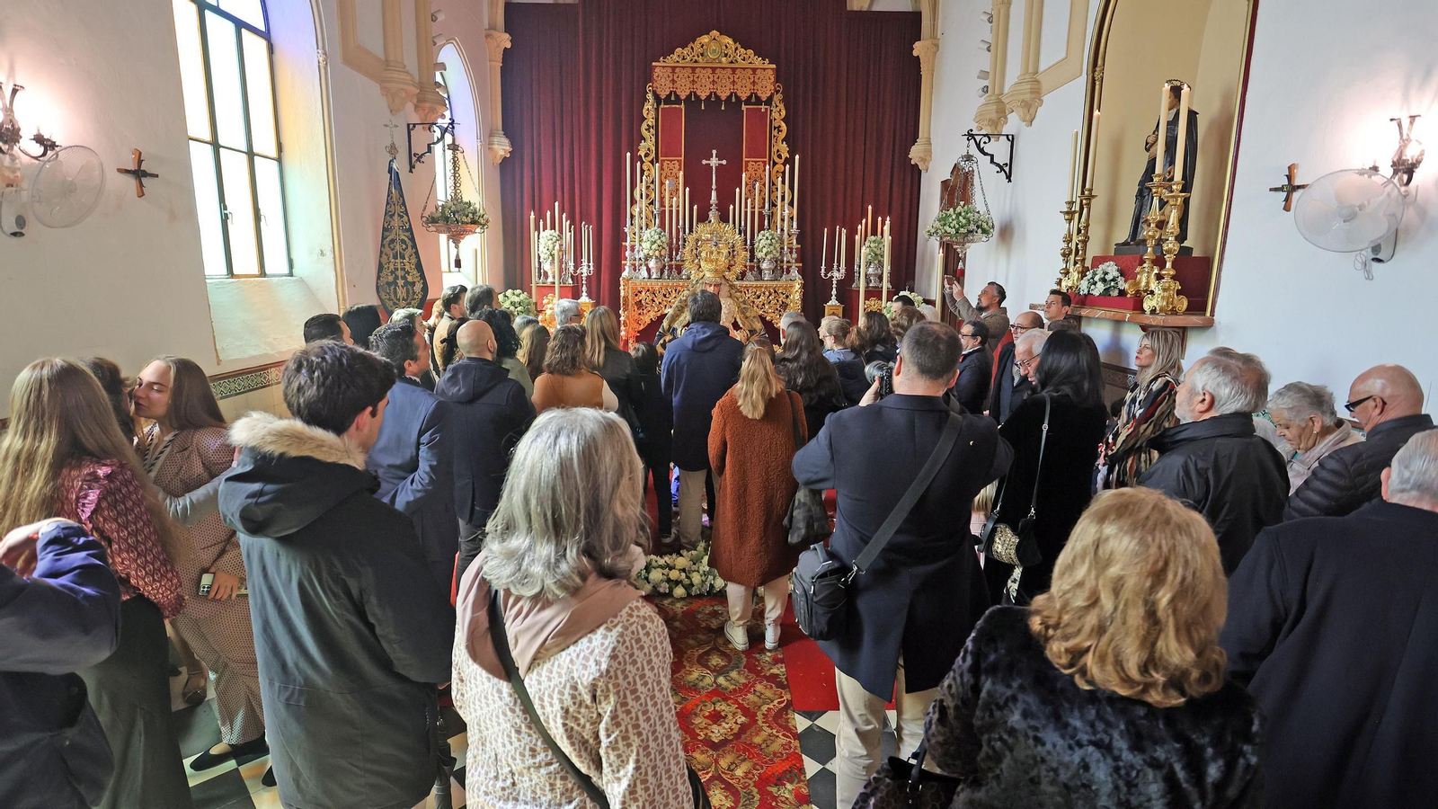 Imágenes de los besamanos y besapies del tercer domingo de cuaresma en Jerez