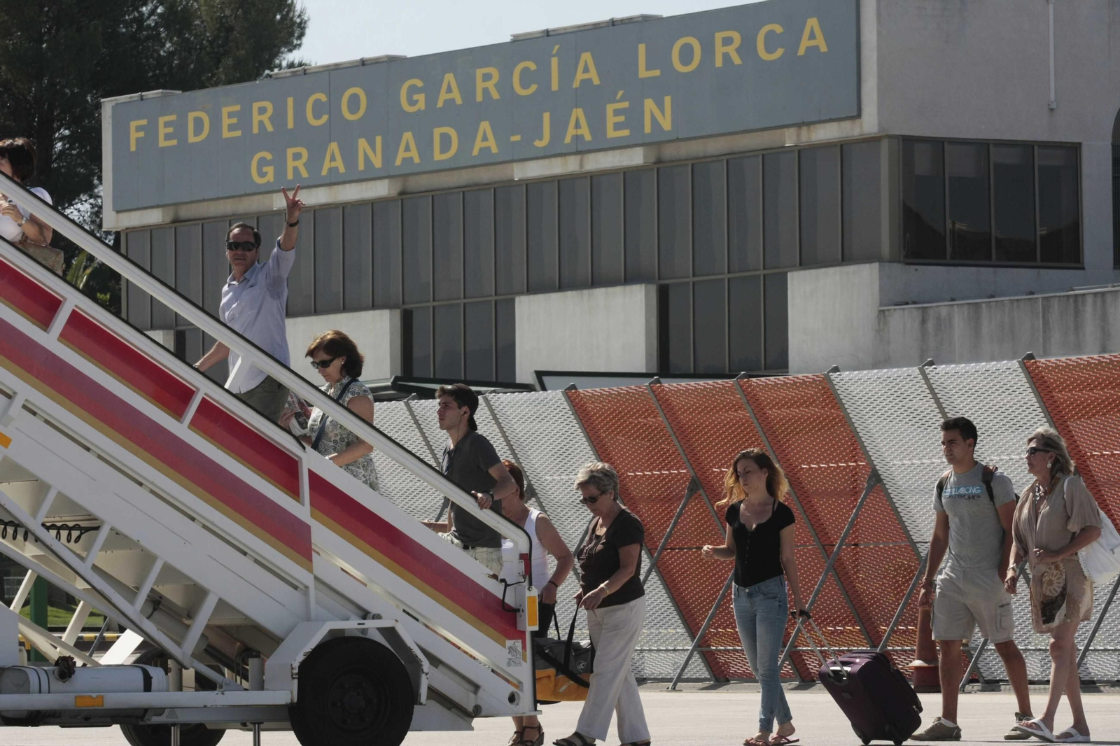Imagen de archivo de pasajeros embarcando en un vuelo en Granada