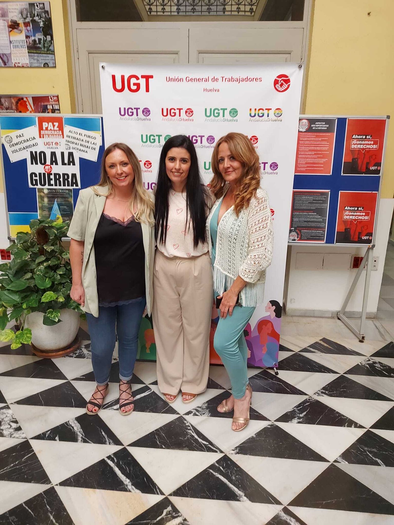 Carolina Martín Rengel, en el centro.