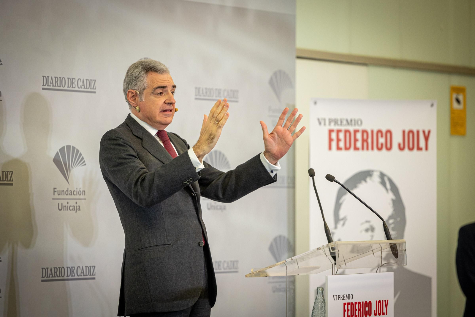 Las imágenes de la entrega del premio Federico Joly al abogado Pedro Pérez-Llorca Zamora