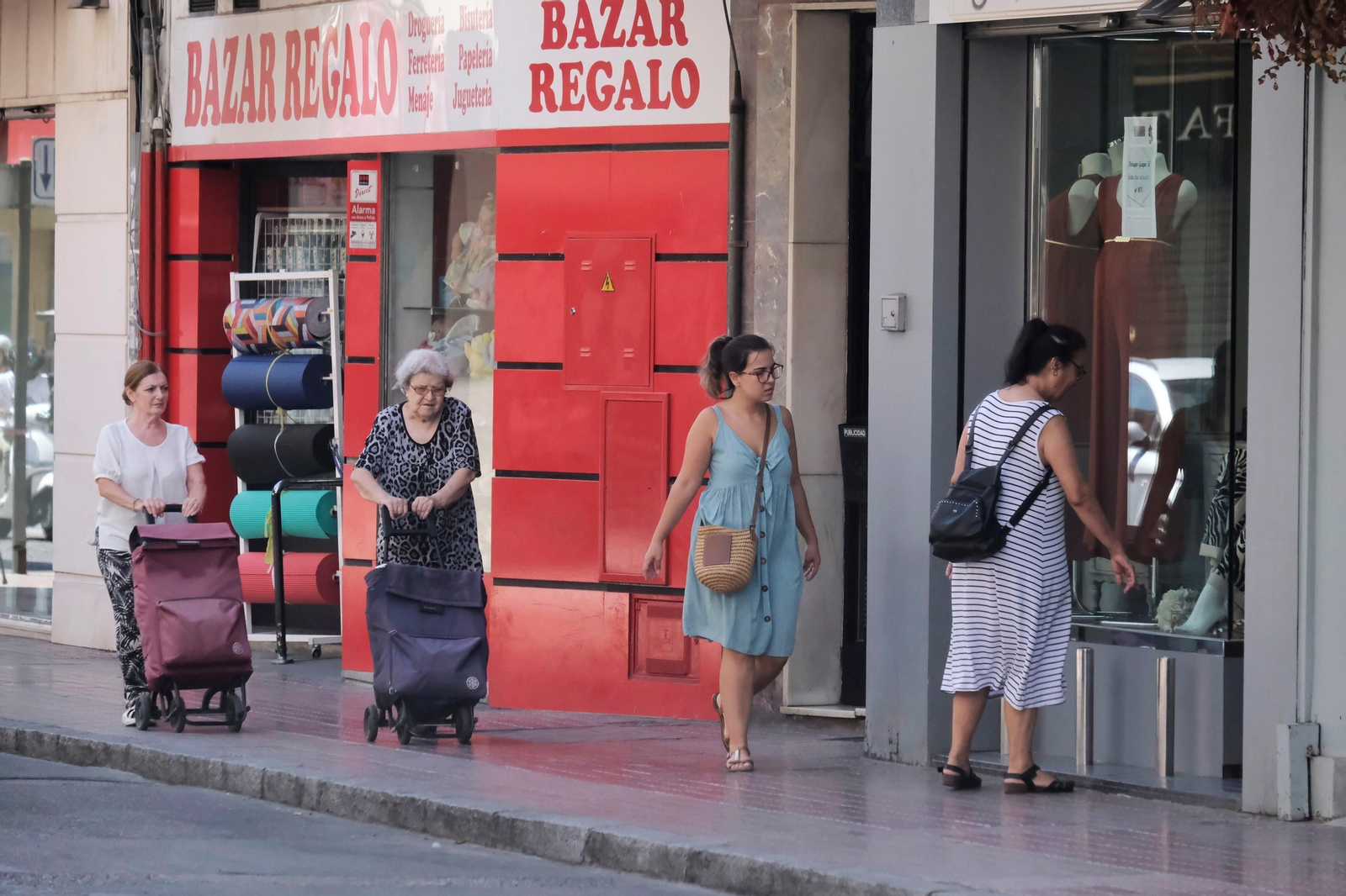 Un día de agosto en el barrio de la Viñuela de Córdoba, en imágenes