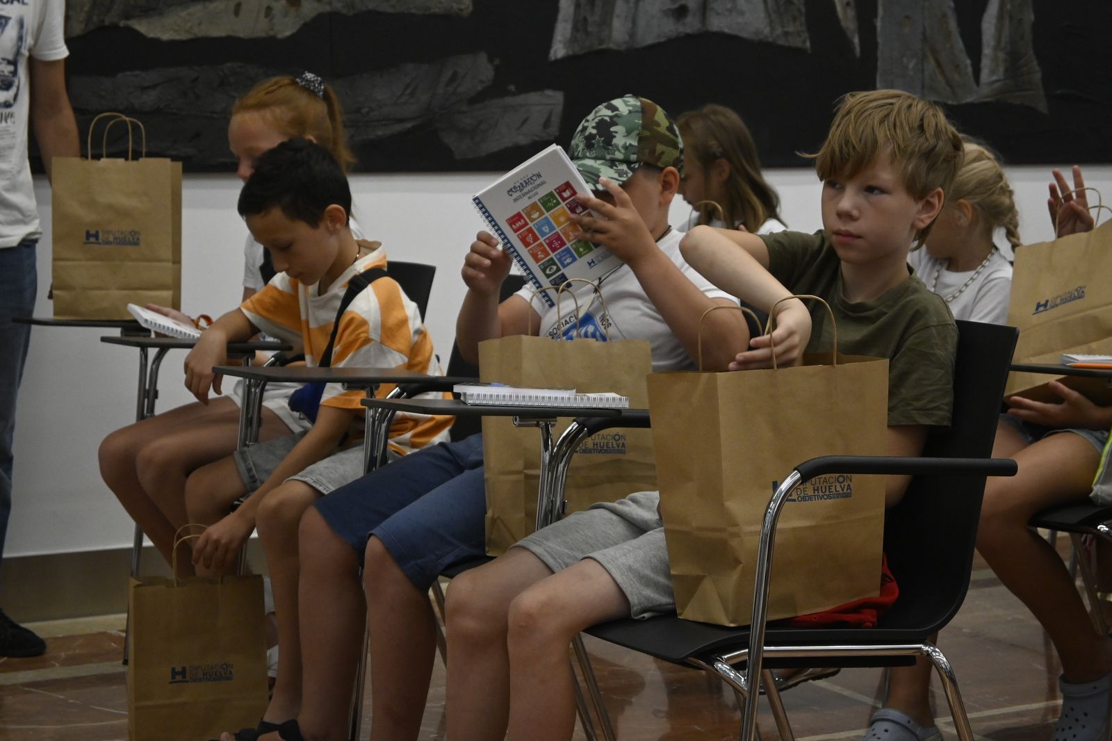 Menores ucranianos pasarán el verano en familias de acogida, en imágenes