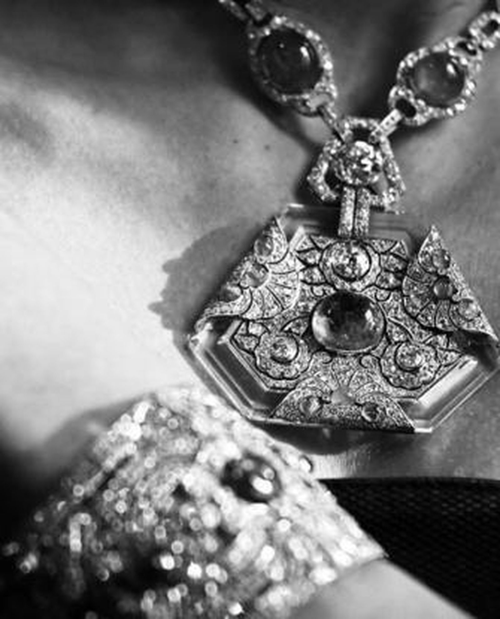 Un collar de esmeraldas y diamantes es la estrella de la colección.