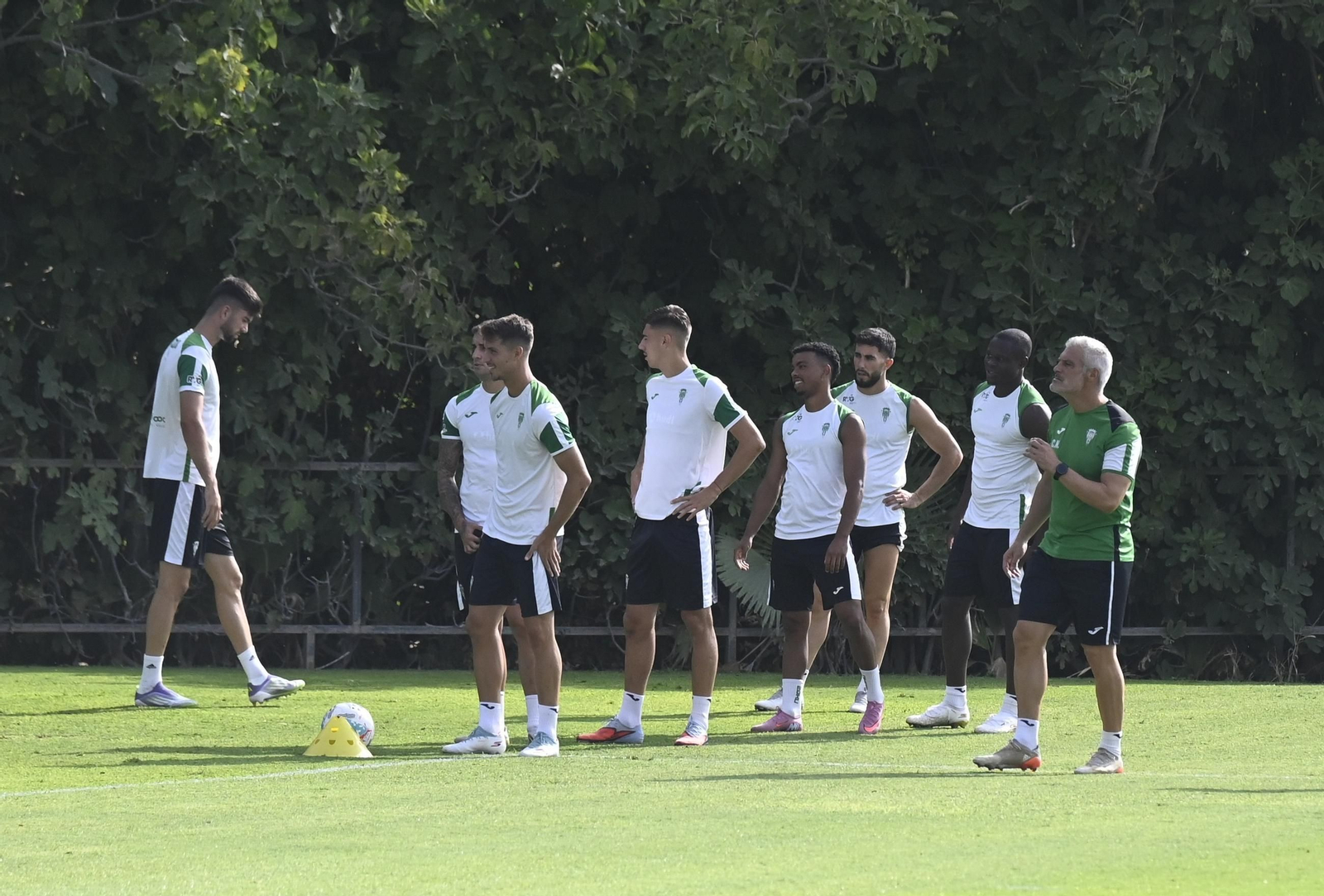 Los jugadores del Córdoba CF, durante un entrenamiento.