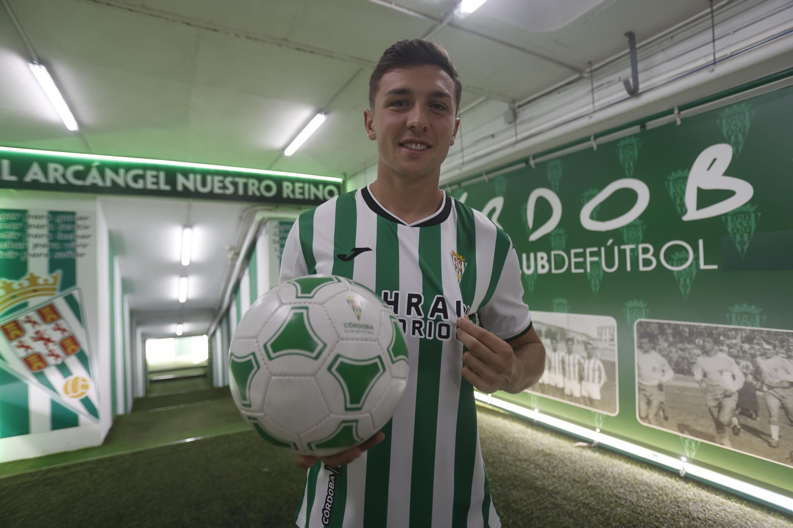 Las mejores fotos de la presentación de Alberto del Moral como nuevo jugador del Córdoba CF