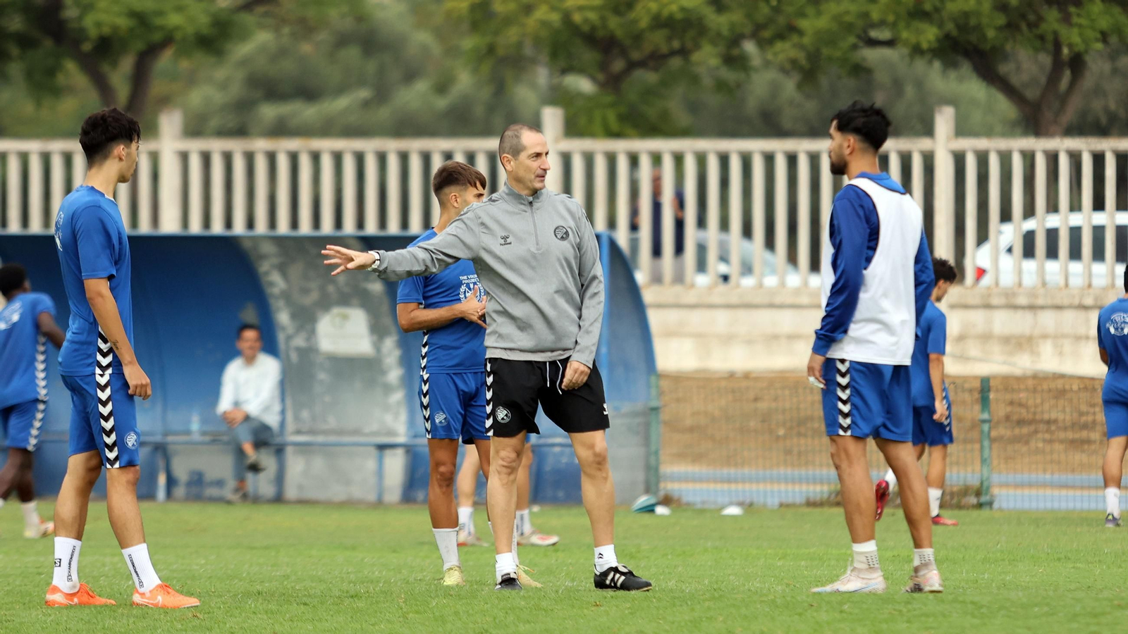 Primer entrenamiento del nuevo entrenador en el Xerez DFC