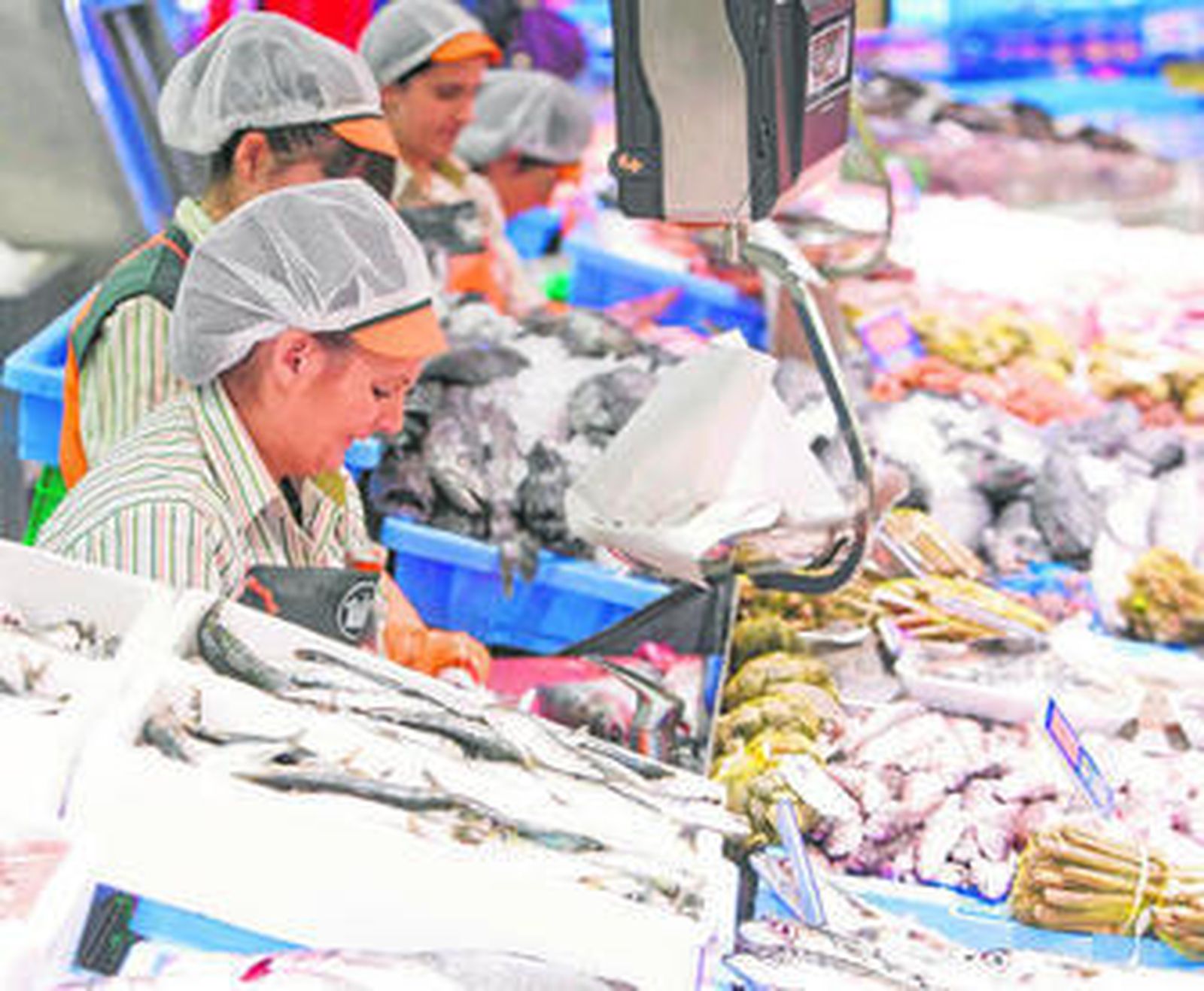 Pescadería de Mercadona donde se sirven las capturas de los barcos almerienses.