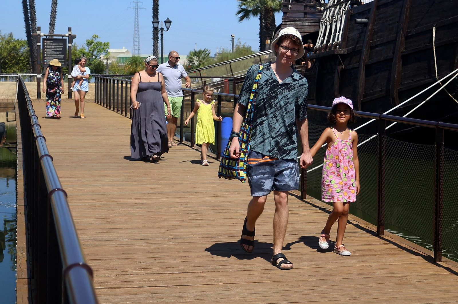 Imágenes de la Jornada de Puertas Abiertas del Muelle de las Carabelas con motivo del 3 de agosto