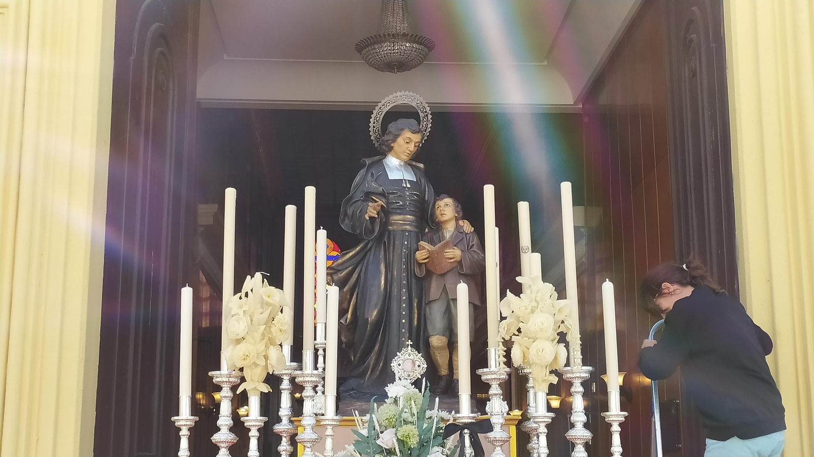 Altares y alfombras para el Corpus Christi en San Fernando